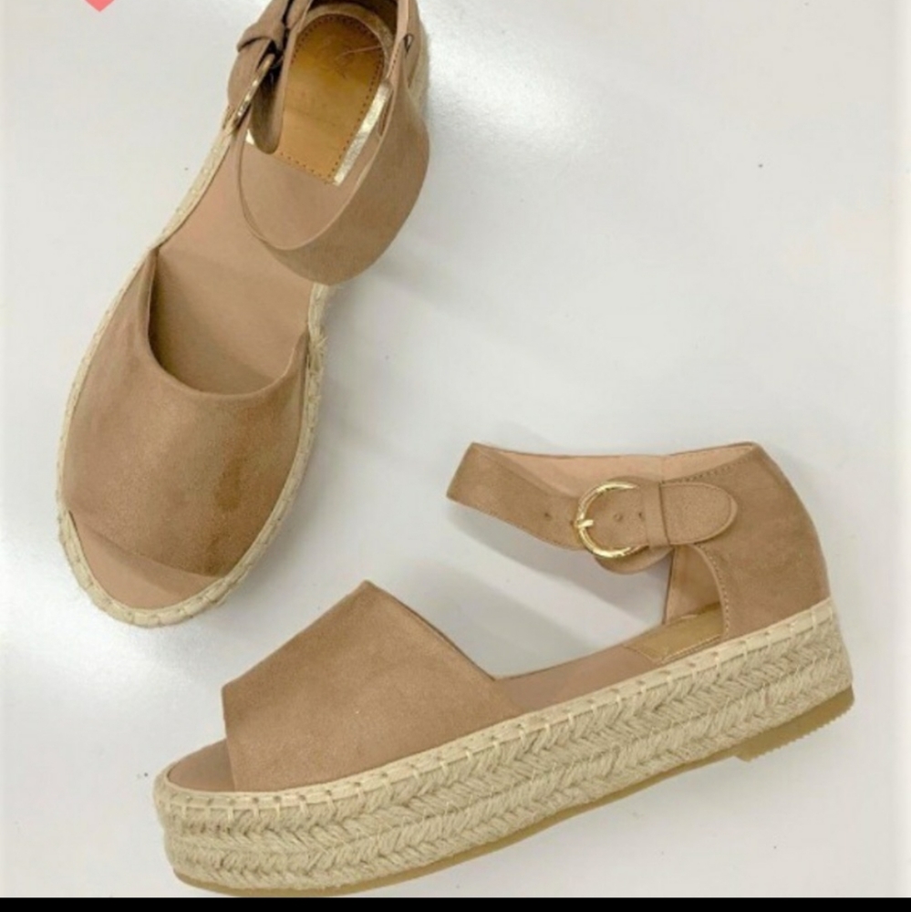 Espadrilles - Picture 4 of 4